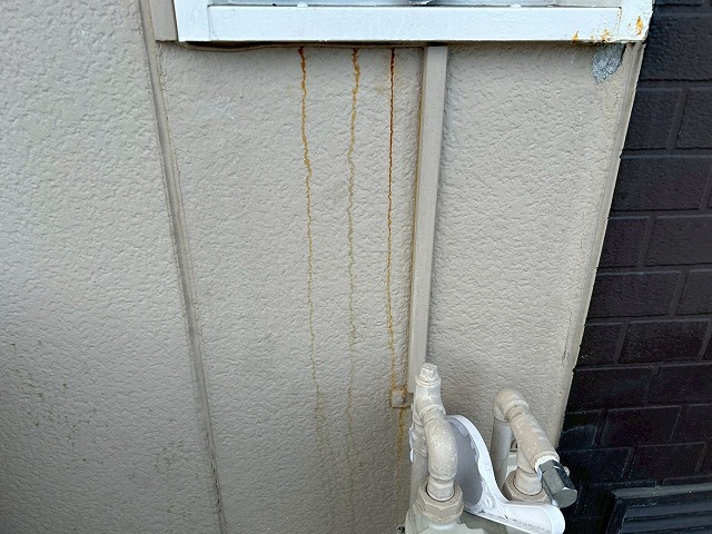 ひたちなか市で2階建てアパートの外壁にひび割れと鉄部腐食　外装リフォームをご提案