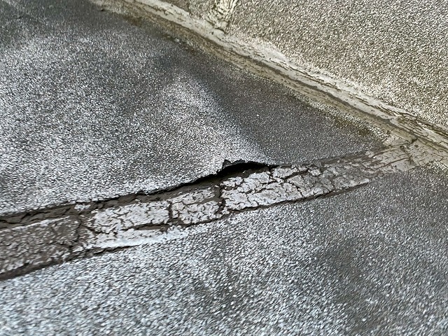 龍ケ崎市で10階建て寮の屋上防水が劣化　排水不良や防水シートの浮きから全面改修をご提案