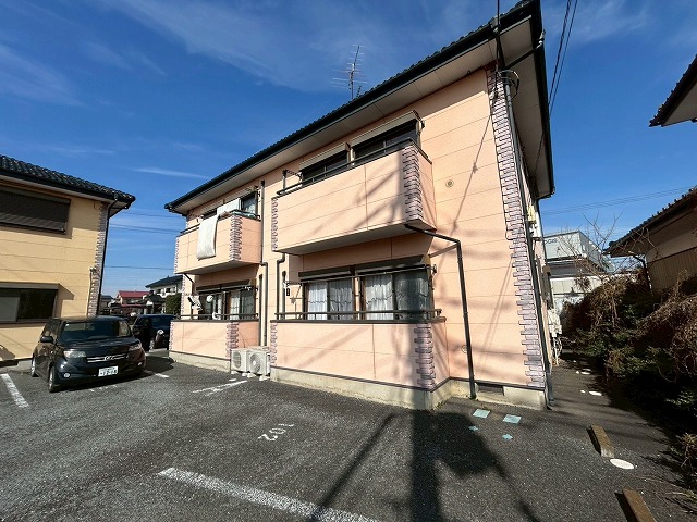 古河市でアパート外壁にチョーキング発生 外壁塗装と鉄部サビ対策をご提案した現地調査事例