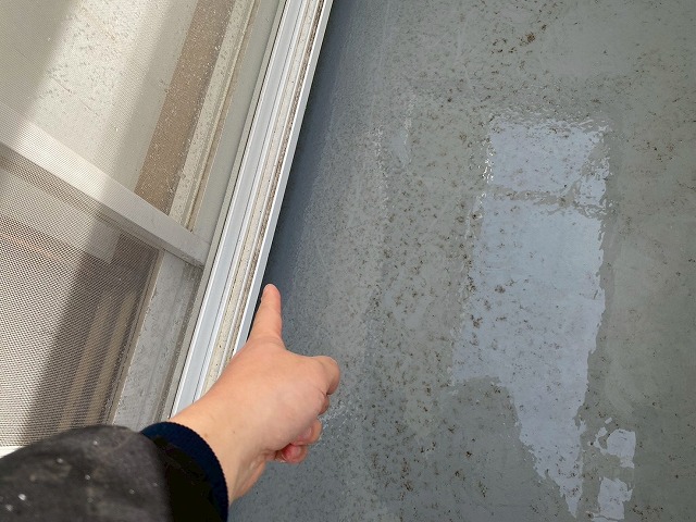 土浦市でサッシ下からの雨漏れを調査　ベランダ防水と外装劣化が原因だった事例
