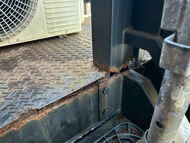 溶接部分でも錆が広がっている写真