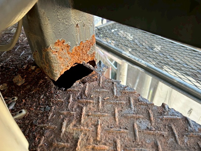 鉄部内部から劣化している写真