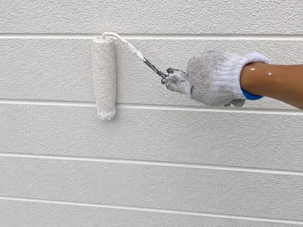 外壁の上塗り作業