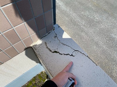 笠木塗膜のひび割れ