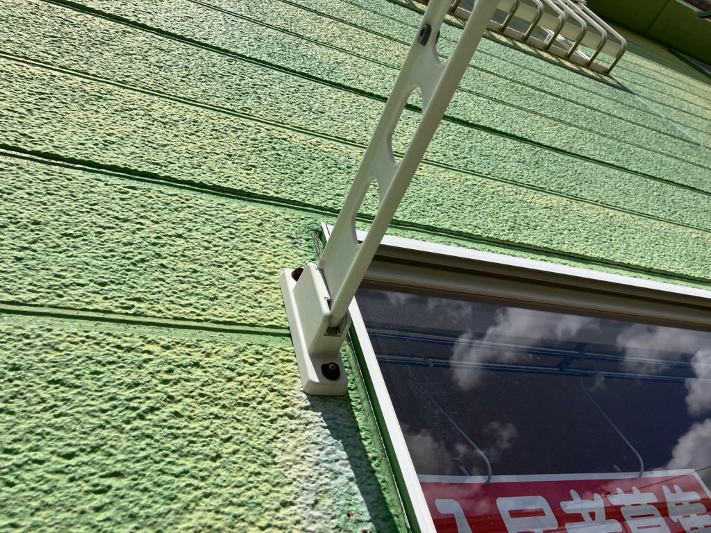 外壁表面の色褪せ近景