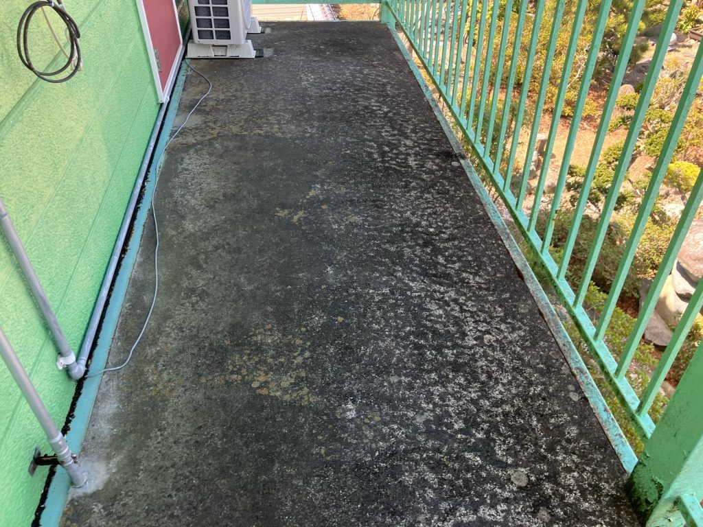 共用通路床の汚れ