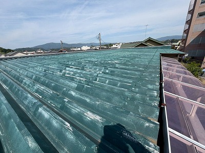 龍ケ崎市で外壁屋根塗装前に調査した屋根の塗膜劣化と外壁ひび割れ・汚れの現地確認