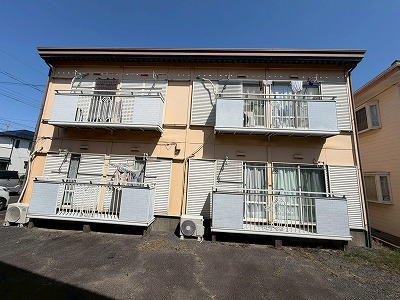 【龍ケ崎市アパートの現地調査】屋根・外壁・共用部の劣化を詳しく確認！計画的な外装リフォームをご提案🏠