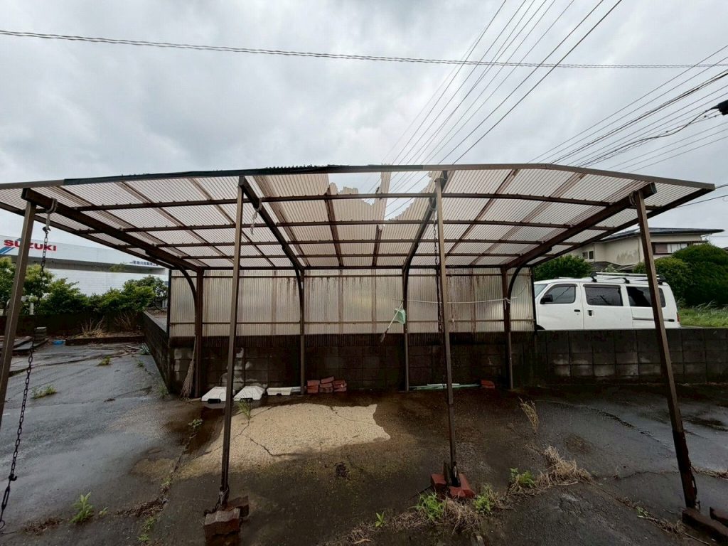 破損したカーポート屋根